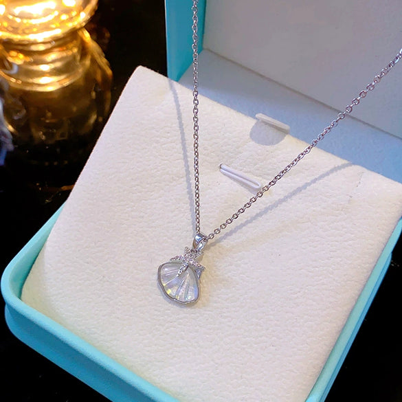 Wholesale Real Gold Electroplated Simple Geometric Love Heart Wings Titanium Steel And Copper Cross Chain Necklace For Women