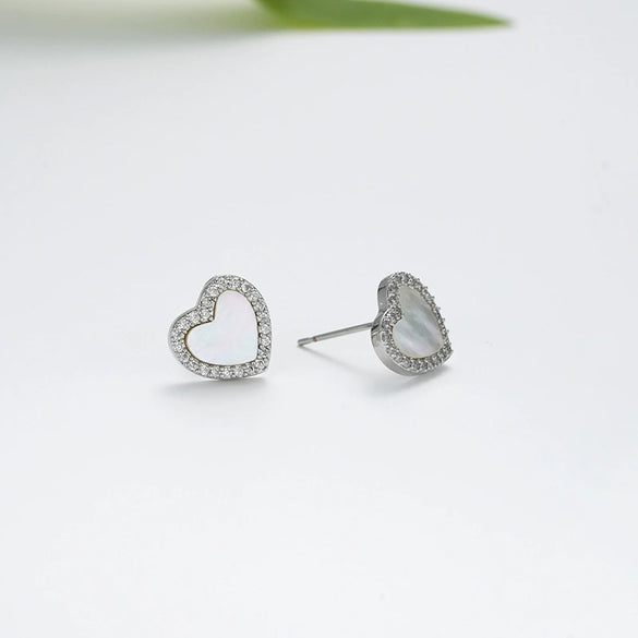 Wholesale Real Gold Electroplated Simple Geometric Love Heart Wings Titanium Steel And Copper Cross Chain Necklace For Women