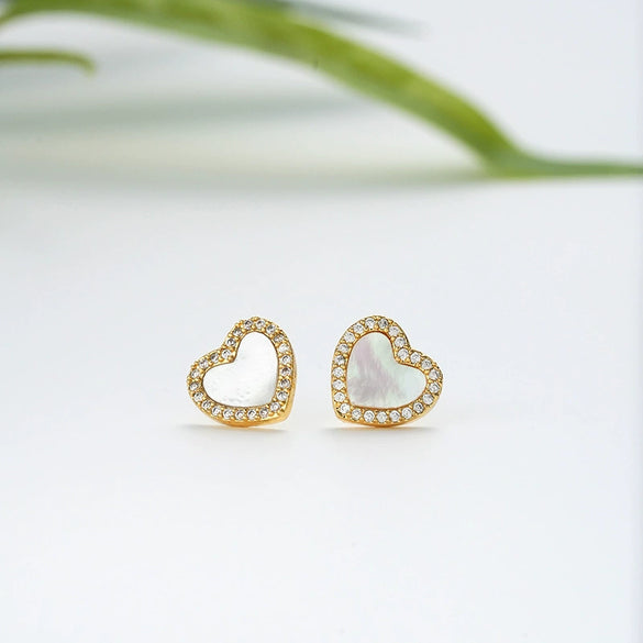 Wholesale Real Gold Electroplated Simple Geometric Love Heart Wings Titanium Steel And Copper Cross Chain Necklace For Women