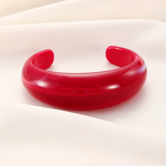 Wholesale Resin Geometric Asymmetrical Open Bracelet For Women Environmentalfriendly Retro Exaggerated Simple Elegant Highend Versatile