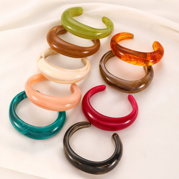 Wholesale Resin Geometric Asymmetrical Open Bracelet For Women Environmentalfriendly Retro Exaggerated Simple Elegant Highend Versatile