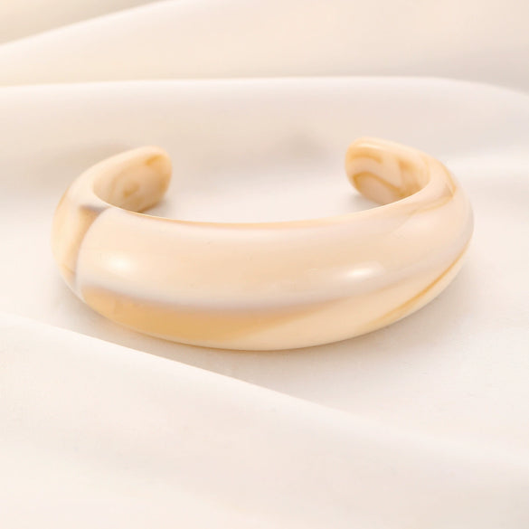 Wholesale Resin Geometric Asymmetrical Open Bracelet For Women Environmentalfriendly Retro Exaggerated Simple Elegant Highend Versatile