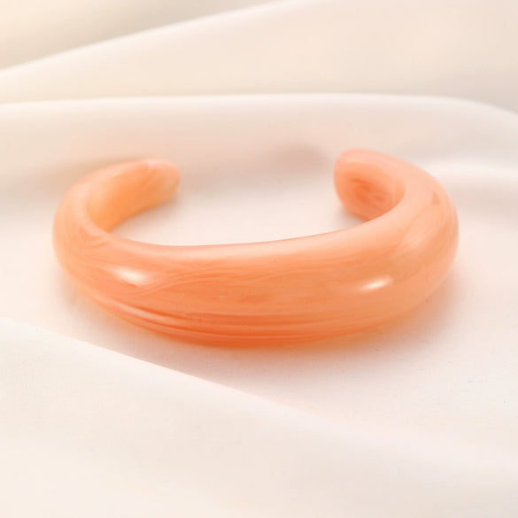 Wholesale Resin Geometric Asymmetrical Open Bracelet For Women Environmentalfriendly Retro Exaggerated Simple Elegant Highend Versatile