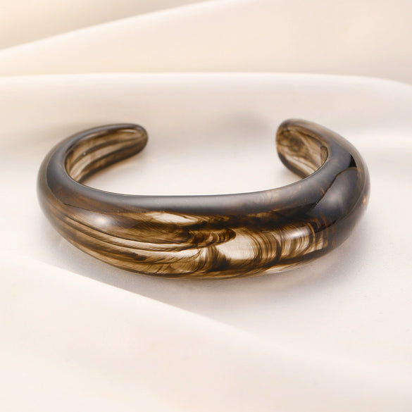 Wholesale Resin Geometric Asymmetrical Open Bracelet For Women Environmentalfriendly Retro Exaggerated Simple Elegant Highend Versatile
