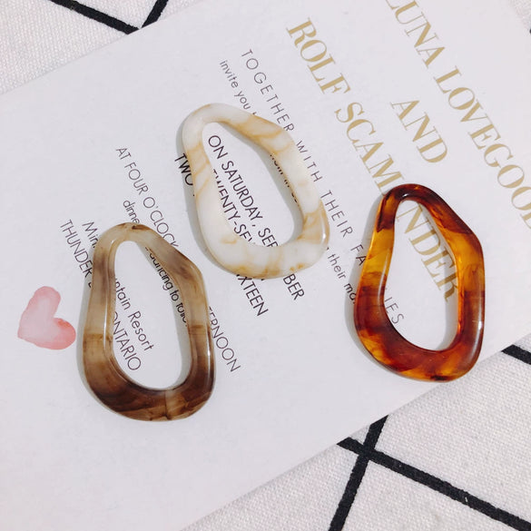 Wholesale Resin Plastic Fashionable Cut Out Asymmetrical Water Drop Earrings Jewelry Accessories