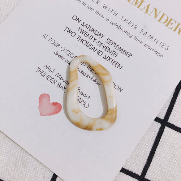 Wholesale Resin Plastic Fashionable Cut Out Asymmetrical Water Drop Earrings Jewelry Accessories