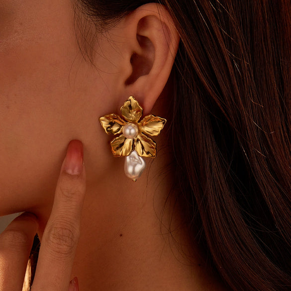 Wholesale Retro Baroque Pearl Flower Stainless Steel 18K Gold Electroplated Women's Earrings