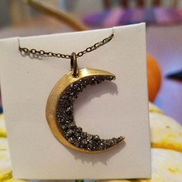 Wholesale Retro Electroplated Alloy Moonshaped Necklace For Women