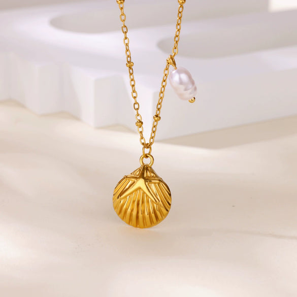 Wholesale Retro Elegant Ocean Style Pearl Shell Koi Conch Pendant Necklace For Women With Gold Plated Titanium Steel And O Word Chain Featuring Animal Zodiac Patterns