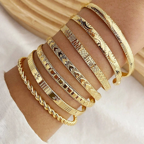 Wholesale Retro Exaggerated Wide Alloy Bracelet Set With Geometric Style And Electroplating Treatment