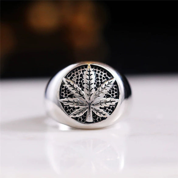 Wholesale Retro Fashion Leafshaped Copper Ring With Electroplating For Men And Women