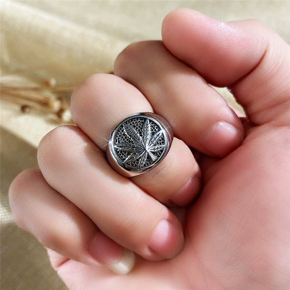 Wholesale Retro Fashion Leafshaped Copper Ring With Electroplating For Men And Women