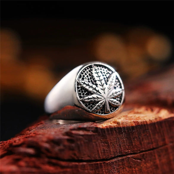 Wholesale Retro Fashion Leafshaped Copper Ring With Electroplating For Men And Women