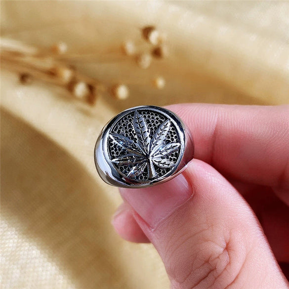 Wholesale Retro Fashion Leafshaped Copper Ring With Electroplating For Men And Women