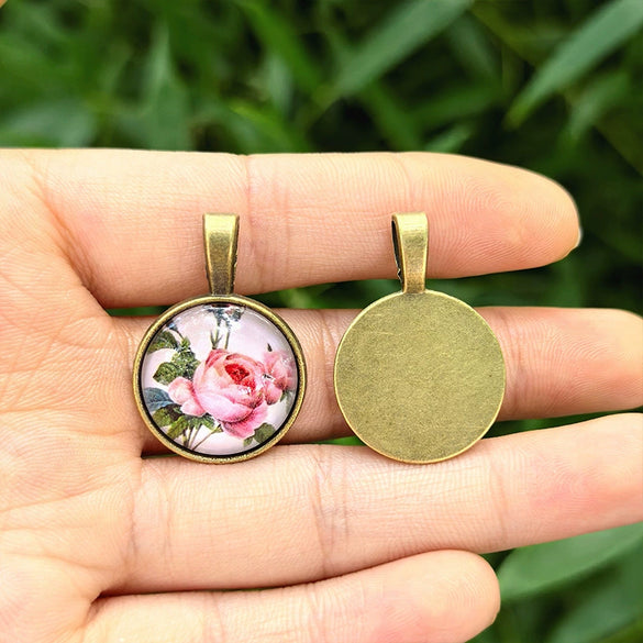 Wholesale Retro Floral Zinc Alloy Pendant Necklace With Electroplating