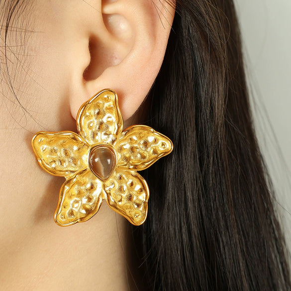 Wholesale Retro Flower Design 316L Stainless Steel Earrings Plated With Gold