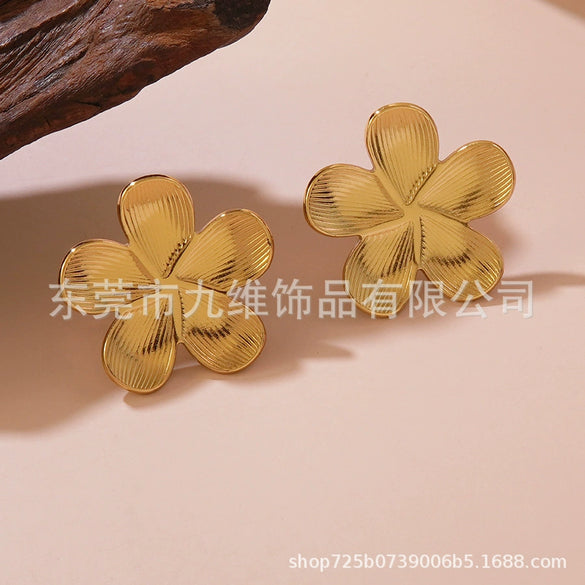Wholesale Retro Fresh Sweet Flower Leaf Titanium Steel Earrings For Women With Stamping Design