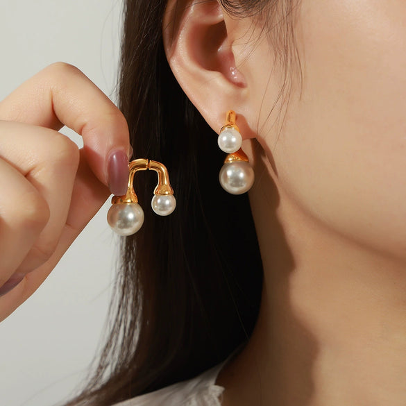 Wholesale Retro Geometric Copper Imitation Pearl Earrings Jewelry For Women With Electroplating Design