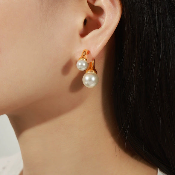 Wholesale Retro Geometric Copper Imitation Pearl Earrings Jewelry For Women With Electroplating Design