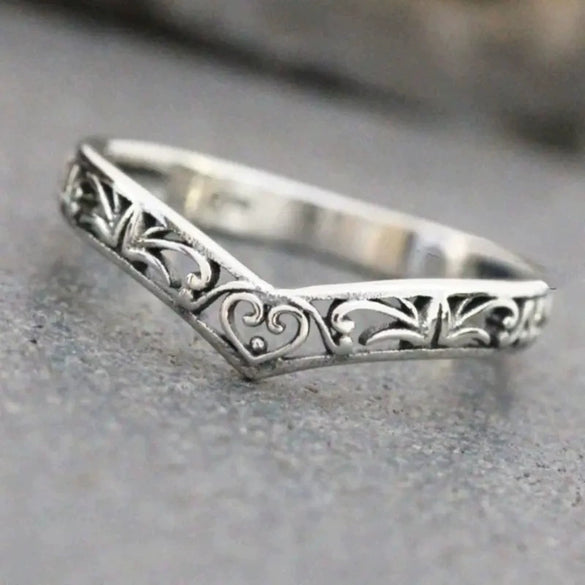 Wholesale Retro Hollow Women's Rings Copper Heart Geometric Antique Silver Electroplated