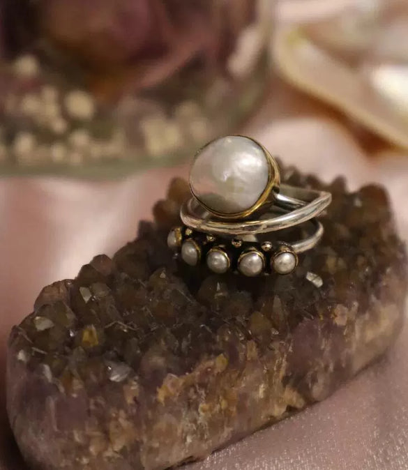 Wholesale Retro Imitation Pearl Opening Ring With Geometric Pattern For Women