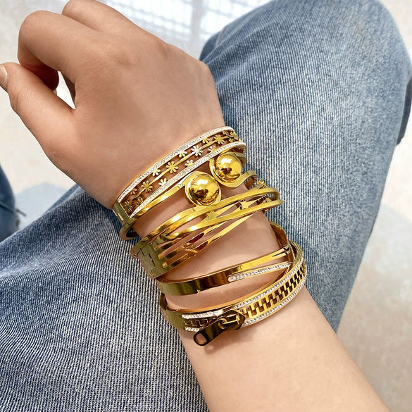 Wholesale Retro Ins Style Geometric Lines Hollow Diamond Stainless Steel Bracelet 18K Vacuum Plated In Furnace
