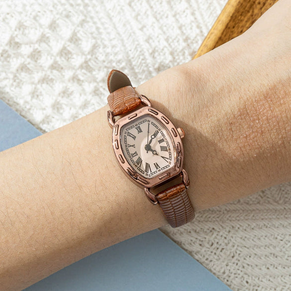 Wholesale Retro Ladies Alloy Case Pu Strap Barrel Shape Quartz Watch