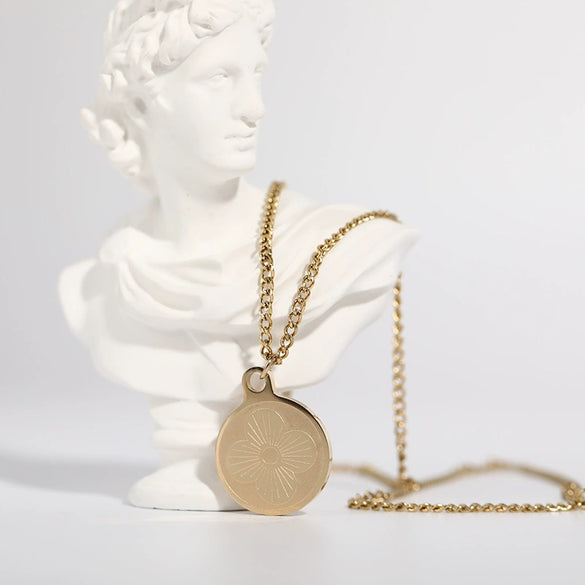 Wholesale Retro Long Sweatshirt Chain Sweater Chain With Four Leaf Clover Pendant Necklace Titanium Steel Electroplating Flower Pattern