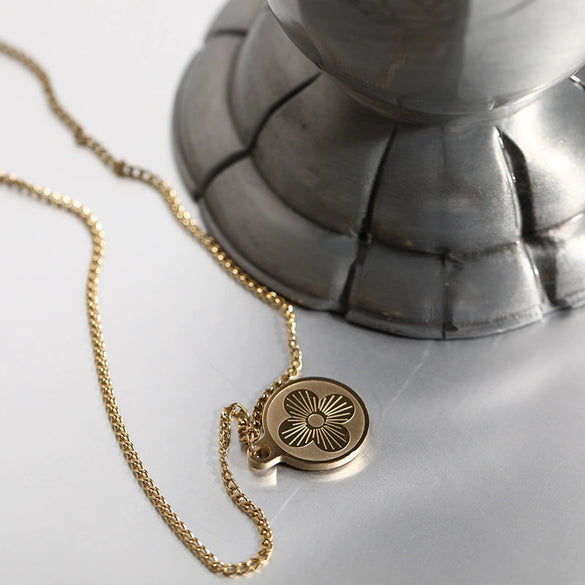 Wholesale Retro Long Sweatshirt Chain Sweater Chain With Four Leaf Clover Pendant Necklace Titanium Steel Electroplating Flower Pattern