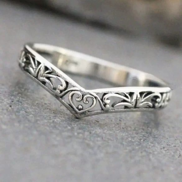 Wholesale Retro Medieval Cut Out Heart Shape Geometric Copper Ring For Women With Electroplating