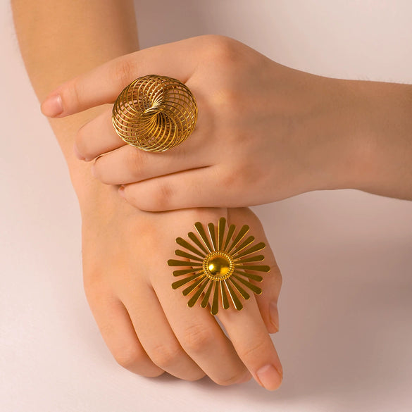 Wholesale Retro Metal Stainless Steel Plated Oval Flower Fan Ring For Women With 18K Furnace Vacuum Plating
