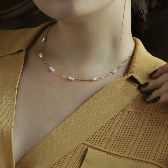 Wholesale Retro Pearl Fashion Allmatch Clavicle Necklace With Geometric Pattern And Water Wave Chain For Women
