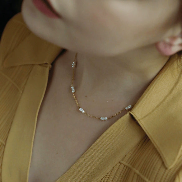 Wholesale Retro Pearl Fashion Allmatch Clavicle Necklace With Geometric Pattern And Water Wave Chain For Women