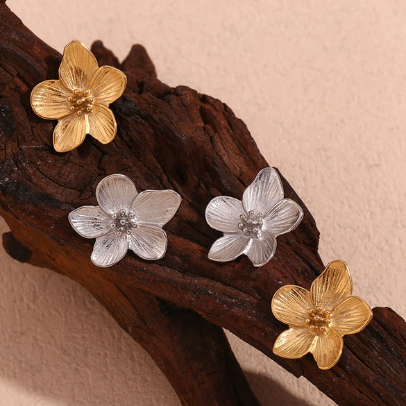 Wholesale Retro Popular Women's Stainless Steel Earrings 18K Gold Plated Casting Three Dimensional Flower Studs Electroplated