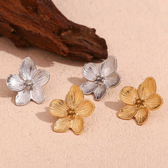 Wholesale Retro Popular Women's Stainless Steel Earrings 18K Gold Plated Casting Three Dimensional Flower Studs Electroplated