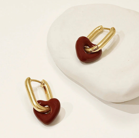 Wholesale Retro Red Lovely Heart Shaped Women's High Grade Light Luxury Silver Pin Earrings Made Of Metal
