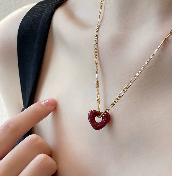 Wholesale Retro Red Lovely Heart Shaped Women's High Grade Light Luxury Silver Pin Earrings Made Of Metal