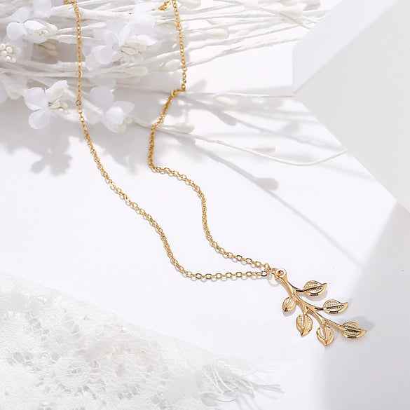 Wholesale Retro Simple Leaf Long Necklace For Women Alloy Material With Electroplating Treatment Water Wave Chain