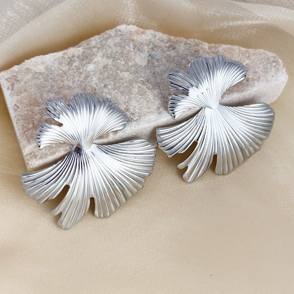Wholesale Retro Stainless Steel Geometric Leaf Stitching Earrings For Women With Electroplating Treatment