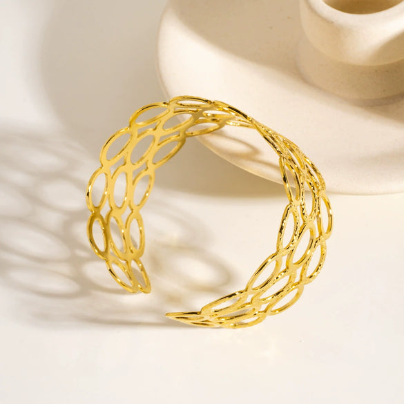 Wholesale Retro Texture Stainless Steel Electroplated Vacuum In Furnace Ins Style Geometric Bracelet