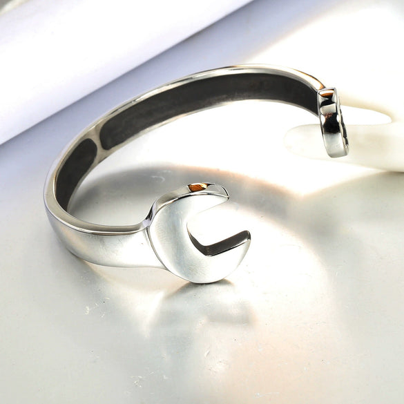 Wholesale Retro Unisex Titanium Steel Bracelet With Wrench Screw Design And Geometric Pattern Polished