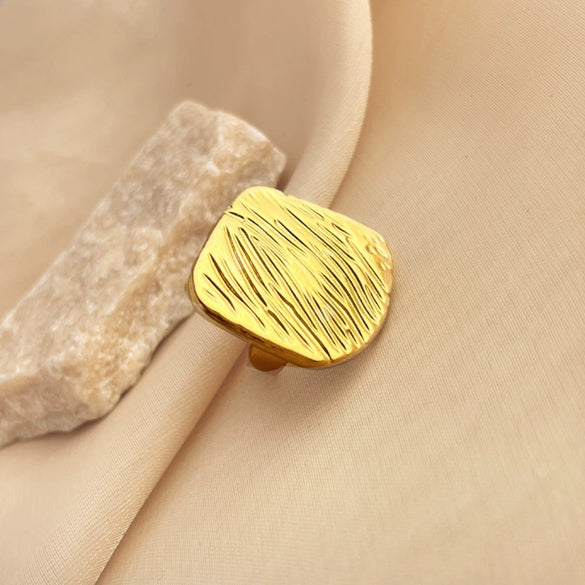 Wholesale Rings Titanium Steel And Stainless Steel With Pleated Texture And Heart Shape Electroplated For Women And Unisex