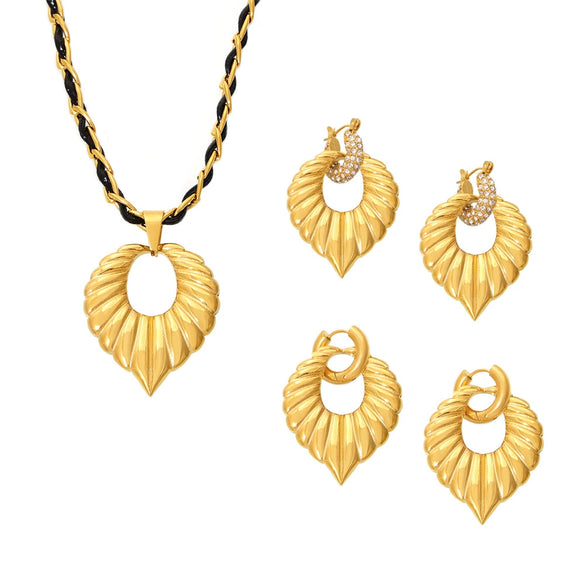 Wholesale Roman Pattern Big Heart Sticky Rhinestone Necklace Earrings Set For Women Titanium Steel 18K Gold Plated