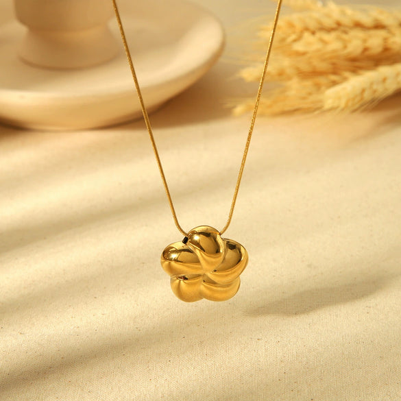Wholesale Rotating Fivepetal Flower Pendant Stainless Steel And Titanium Steel Necklace With 18K Gold Plating For Women