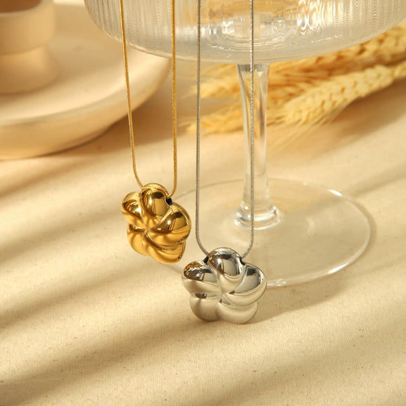 Wholesale Rotating Fivepetal Flower Pendant Stainless Steel And Titanium Steel Necklace With 18K Gold Plating For Women