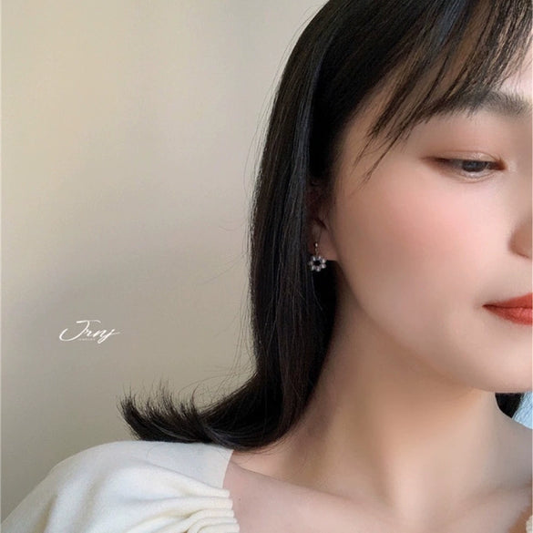 Wholesale S925 Silver Needle Simple Mini Natural Pearl Round Earrings For Women