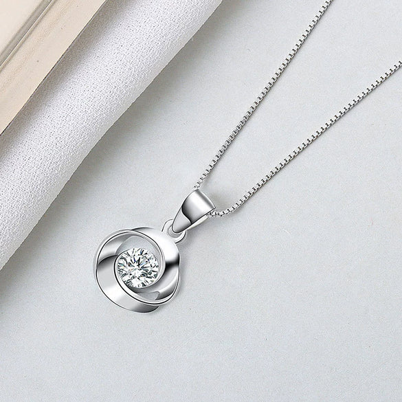 Wholesale S925 Sterling Silver Clavicle Chain With Flower Patterned Pendant And Electroplating Treatment For Female