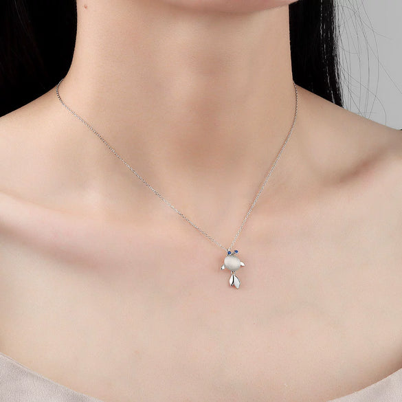 Wholesale S925 Sterling Silver Fish Shaped Pendant Necklace With Electroplating Treatment And Cross Chain