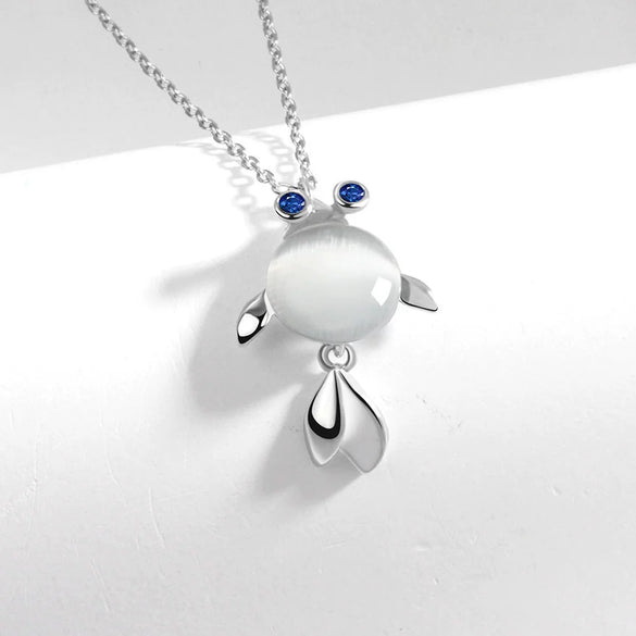 Wholesale S925 Sterling Silver Fish Shaped Pendant Necklace With Electroplating Treatment And Cross Chain
