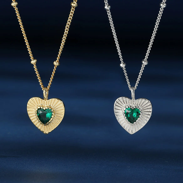 Wholesale S925 Sterling Silver Heart Shaped Inlaid Emerald Love Necklace With Zircon Retro Elegant Clavicle Chain For Women